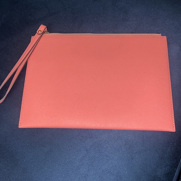 Michael kors large wristlet - Picture 2 of 4